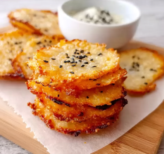 Cottage Cheese Chips Crispy Crunchy – 3-Ingredient High-Protein 4 Cottage cheese chips crispy crunchy with dips