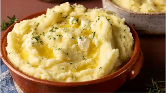 Cottage cheese in mashed potatoes served with butter and herbs
